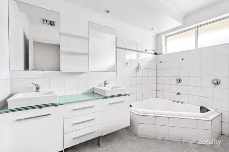 Property photo of 61 Smeaton Close Lara VIC 3212