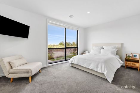 Property photo of 33 Baseline Way Clyde VIC 3978