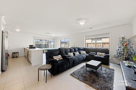 Property photo of 18 Impara Rise Werribee VIC 3030