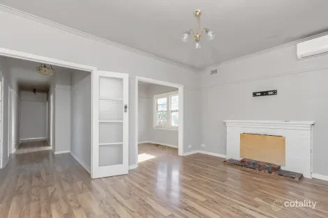 Property photo of 11 Fenacre Street Strathmore VIC 3041