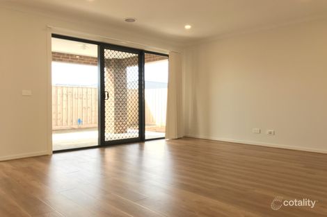 Property photo of 40 Butterscotch Esplanade Manor Lakes VIC 3024