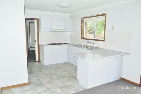 Property photo of 90 Undurra Drive Glenfield Park NSW 2650