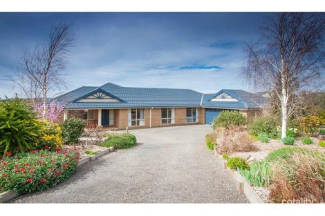 13 Clover Ct, Romsey, VIC 3434