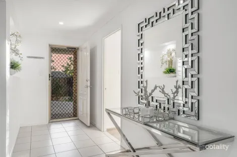 Property photo of 2 Zara Way Heritage Park QLD 4118