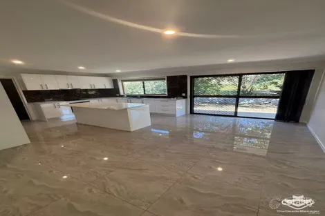 Property photo of 51 Bedivere Street Carindale QLD 4152