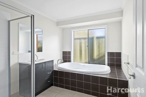 Property photo of 8 Clayton Park Drive Canadian VIC 3350