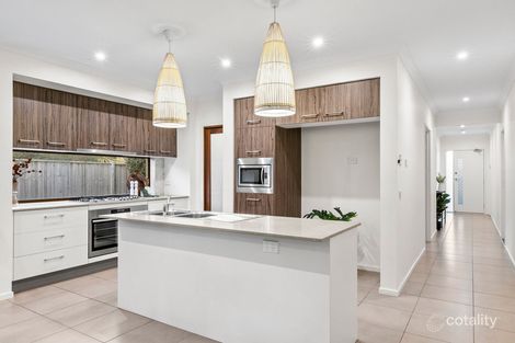 Property photo of 8 Saltbreeze Boulevard Armstrong Creek VIC 3217