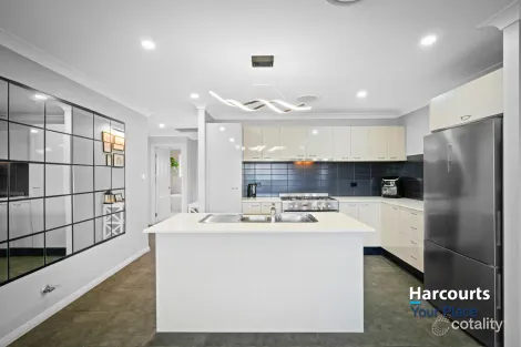 Property photo of 11 Stephenson Drive Ropes Crossing NSW 2760