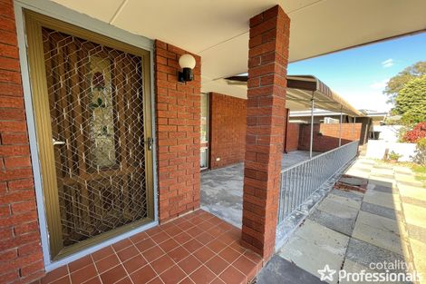 Property photo of 22 Lyrebird Way Thornlie WA 6108
