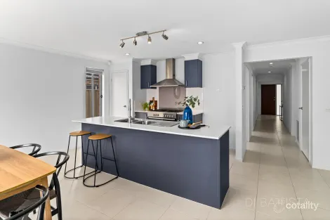 Property photo of 14 Gully Way Craigieburn VIC 3064