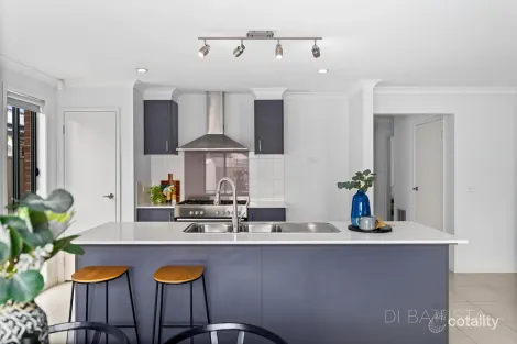 Property photo of 14 Gully Way Craigieburn VIC 3064