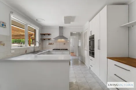 Property photo of 24 Glenmaggie Drive St Albans VIC 3021