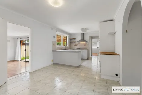 Property photo of 24 Glenmaggie Drive St Albans VIC 3021