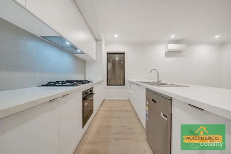 Property photo of 2 Rhumerie Close Clyde North VIC 3978