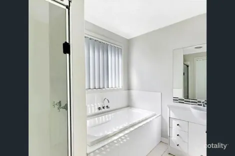 Property photo of 28 Seashell Avenue Coomera QLD 4209