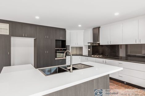 Property photo of 18 Cunningham Drive Endeavour Hills VIC 3802