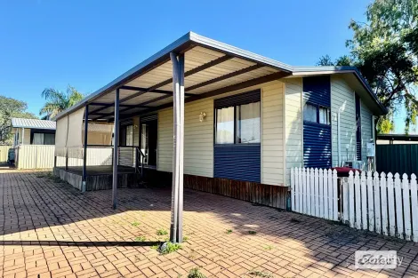 3 Gilbert Pl, Emerald, QLD 4720