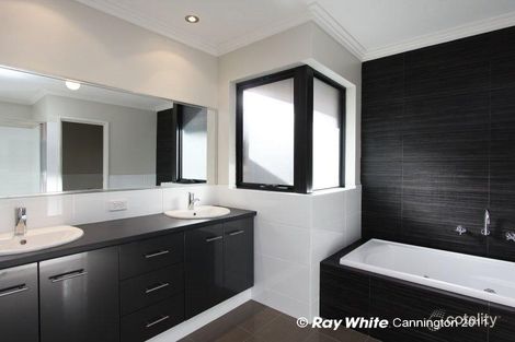 Property photo of 20 Glenariff Boulevard Canning Vale WA 6155