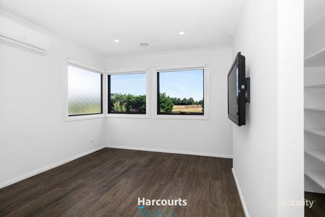 Property photo of 38 Barkers Crescent Mickleham VIC 3064