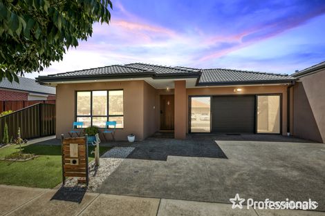 Property photo of 18 Caro Way Fraser Rise VIC 3336