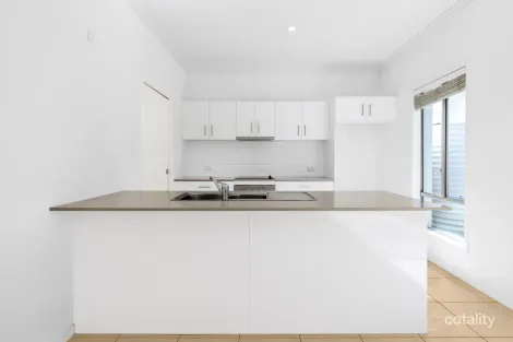 Property photo of 2/10 Careel Close Helensvale QLD 4212