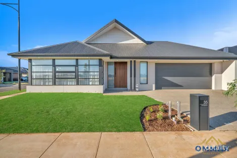 35 Saltaire Dr, Strathtulloh, VIC 3338