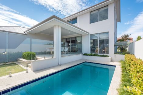 Property photo of 32 Seaward Loop Sorrento WA 6020