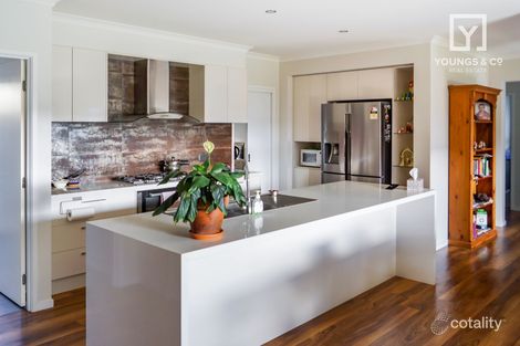 Property photo of 52 Aspendale Crescent Shepparton VIC 3630