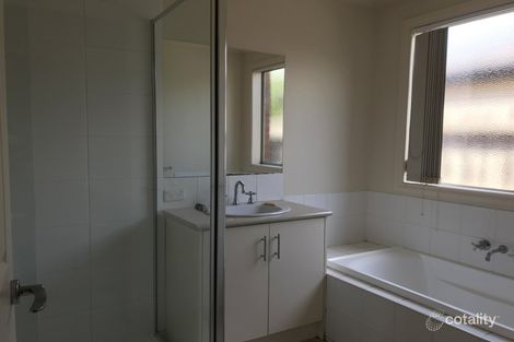 Property photo of 4 Kingsfield Crescent Lynbrook VIC 3975