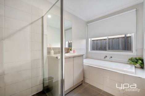 Property photo of 18 Adelong Way Bacchus Marsh VIC 3340