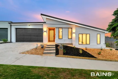13 Echelon Rd, Doreen, VIC 3754
