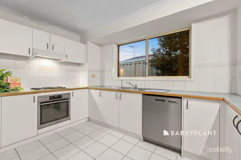 Property photo of 8 Madison Avenue Narre Warren VIC 3805