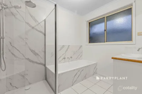 Property photo of 8 Madison Avenue Narre Warren VIC 3805