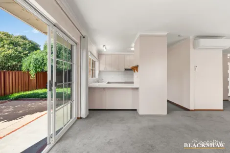 Property photo of 5/9 Torpy Place Jerrabomberra NSW 2619