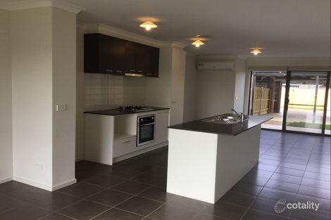 Property photo of 15 Dovetail Walk Tarneit VIC 3029