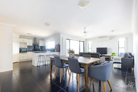 11 Fun Cl, Bridgeman Downs, QLD 4035