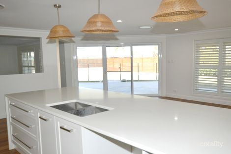 Property photo of 5 Brooker Close Hunterview NSW 2330