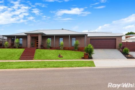 Property photo of 37 Manikato Drive Drouin VIC 3818