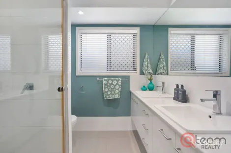 Property photo of 2 Sovereign Drive Deebing Heights QLD 4306