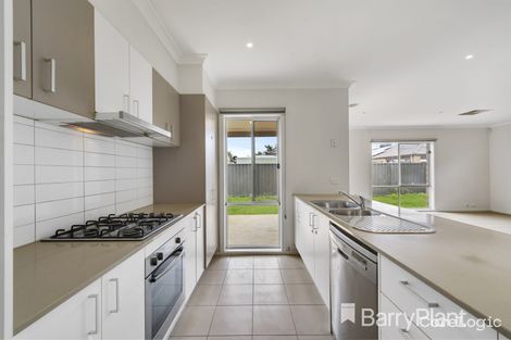 Property photo of 8 Edenvale Street Manor Lakes VIC 3024