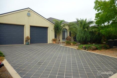 5 Reigate St, Caroline Springs, VIC 3023