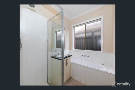 Property photo of 31 Hindmarsh Drive Manor Lakes VIC 3024