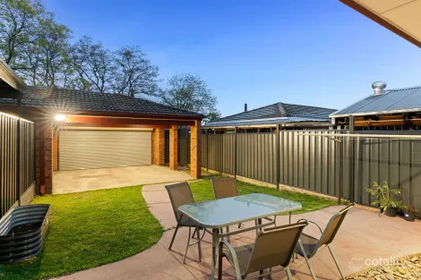 Property photo of 5 Fielders Walk Westmeadows VIC 3049