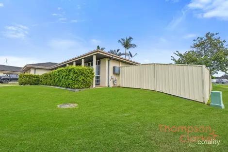 Property photo of 12 Parkside Crescent Thornton NSW 2322