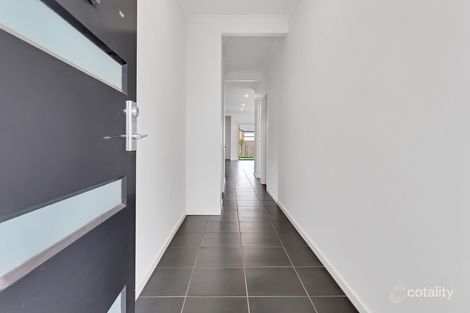 Property photo of 17 Loganberry Road Manor Lakes VIC 3024