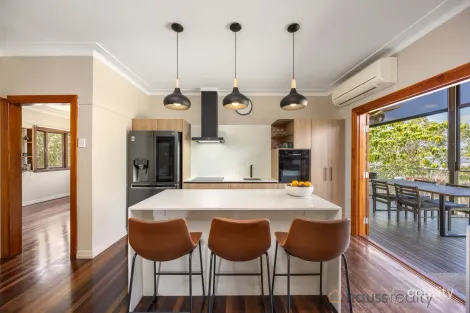 Property photo of 80 Englefield Road Oxley QLD 4075