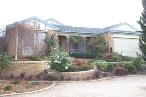 2 Merton Cl, Sunbury, VIC 3429