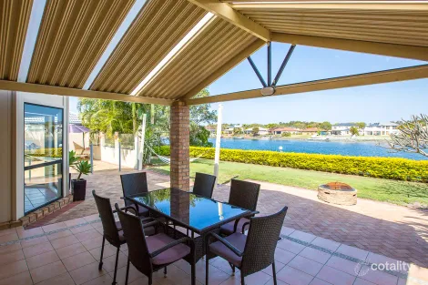 Property photo of 31 Glenwater Crescent Helensvale QLD 4212