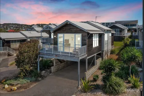 Property photo of 9 Beachside Drive Caves Beach NSW 2281
