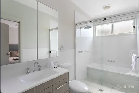 Property photo of 9 Beachside Drive Caves Beach NSW 2281